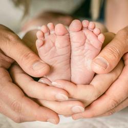 bébé-pieds-rayon-de-soleil